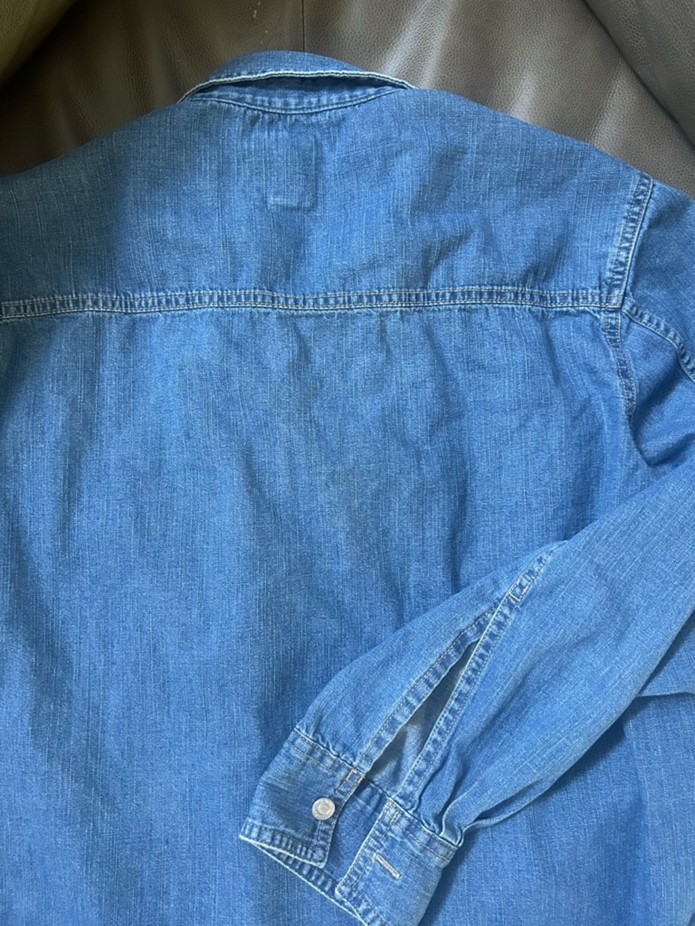 ✨Flash Sale✨Levi’s Denim Button Down - Picture 6 of 6